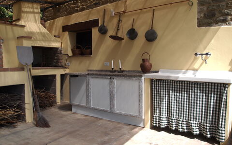 Villa Gelsomino: Eigentum, Zimmer, Gebäude, Haus, Interior Design, Decke, Möbel, Holz, Countertop, Fliese