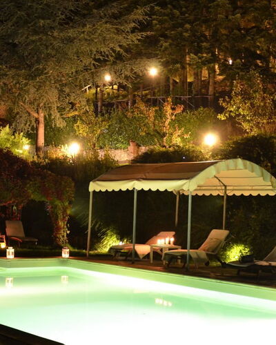 Villa Magnolia: Schwimmbad, Beleuchtung, Eigentum, Landschaft Beleuchtung, Resort, Freizeit, Zuhause, Eco Hotel, Grundeigentum, Haus