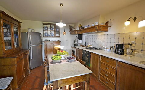 Villa Santa Maria: Countertop, Zimmer, Eigentum, Möbel, Küche, Cabinetry, Gebäude, Fussboden, Interior Design, Grundeigentum