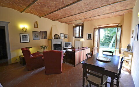 Villa Santa Maria: Zimmer, Eigentum, Gebäude, Möbel, Interior Design, Fussboden, Haus, Grundeigentum, Decke, Wohnzimmer