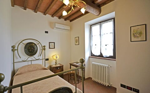 Villa Anita: Zimmer, Eigentum, Decke, Gebäude, Interior Design, Haus, Deckenventilator, Grundeigentum, Möbel, Zuhause