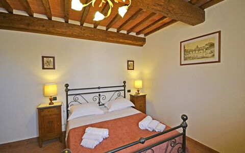Villa Anita: Schlafzimmer, Zimmer, Eigentum, Bett, Möbel, Bettrahmen, Bettdecke, Gebäude, Decke, Haus