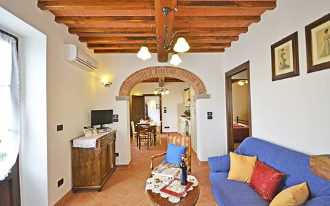 Villa Anita: Zimmer, Eigentum, Gebäude, Möbel, Decke, Interior Design, Haus, Wohnzimmer, Grundeigentum, Zuhause