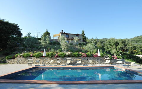 Villa Rubino: Schwimmbad, Eigentum, Wasser, Estate, Urlaub, Gebäude, Freizeit, Villa, Grundeigentum, Haus
