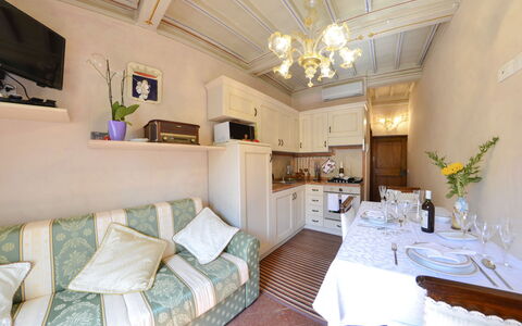 Appartamento Il Teatro: Eigentum, Zimmer, Möbel, Gebäude, Interior Design, Schlafzimmer, Grundeigentum, Haus, Decke, Tabelle