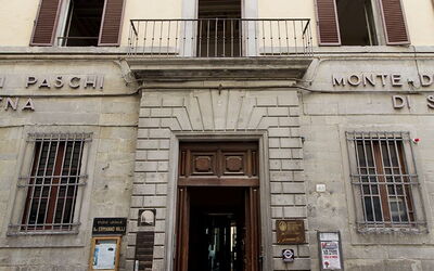 Main entrance and outdoor view
