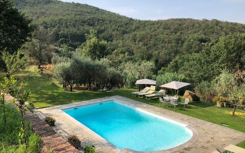 Villa Oleandro: Schwimmbad, Eigentum, Natürliche Landschaft, Wasser, Haus, Grundeigentum, Freizeit, Ländliches Gebiet, Resort, Eco Hotel