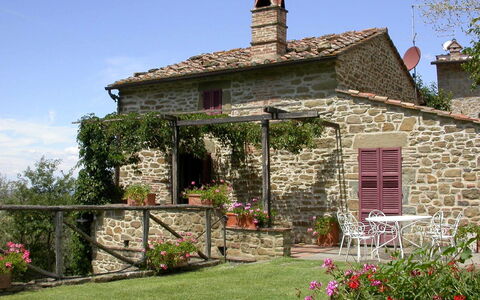 Villa Oleandro: Eigentum, Haus, Hütte, Gebäude, Zuhause, Wand, Bauernhaus, Garten, Grundeigentum, Wohngebiet