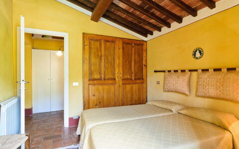 Villa Oleandro: Schlafzimmer, Zimmer, Eigentum, Bett, Möbel, Gebäude, Decke, Haus, Grundeigentum, Interior Design