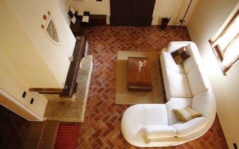 Villa Camelia: Eigentum, Zimmer, Fussboden, Interior Design, Treppe, Haus, Gebäude, Hartholz, Fliese, Die Architektur