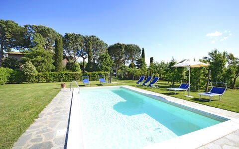 Casa i Pini: Schwimmbad, Eigentum, Grundeigentum, Haus, Estate, Gebäude, Wohngebiet, Freizeit, Villa, Urlaub
