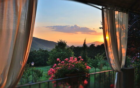Villa Rosmarino: Himmel, Sonnenaufgang, Morgen, Fenster, Sonnenuntergang, Baum, Abend, Sonnenlicht, Zimmer, Landschaft