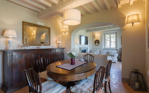 Villa Chiara: Zimmer, Eigentum, Gebäude, Interior Design, Möbel, Decke, Esszimmer, Haus, Tabelle, Grundeigentum