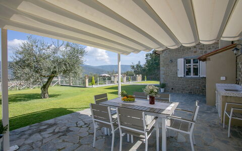 Villa Chiara: Eigentum, Gebäude, Haus, Grundeigentum, Zuhause, Terrasse, Estate, Zimmer, Veranda, Interior Design