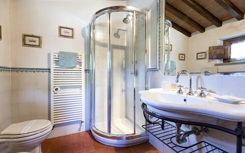 Villa San Pietro: Badezimmer, Eigentum, Zimmer, Interior Design, Grundeigentum, Gebäude, Zapfhahn, Die Architektur, Armatur, Estate