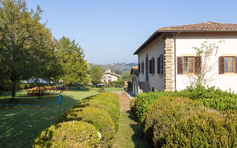Villa Francesca: Eigentum, Zuhause, Haus, Grundeigentum, Wohngebiet, Natürliche Landschaft, Estate, Garten, Gebäude, Baum