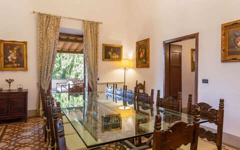 Villa Francesca: Zimmer, Eigentum, Interior Design, Gebäude, Haus, Möbel, Esszimmer, Grundeigentum, Tabelle, Estate