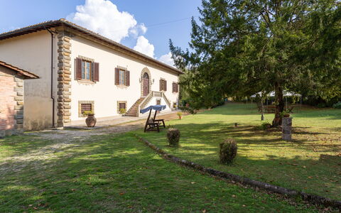Villa Francesca: Eigentum, Haus, Zuhause, Gebäude, Grundeigentum, Estate, Gras, Grundstueck, Hütte, Rasen