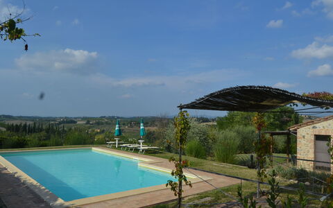 Villa Cafaggiola: Eigentum, Schwimmbad, Haus, Grundeigentum, Urlaub, Resort, Gebäude, Freizeit, Baum, Estate