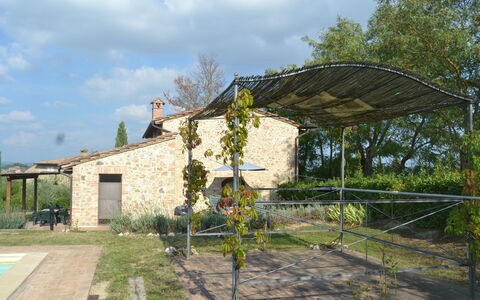 Villa Cafaggiola: Eigentum, Haus, Grundeigentum, Botanik, Die Architektur, Baum, Gebäude, Himmel, Ländliches Gebiet, Zuhause