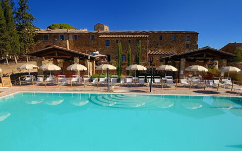 Borgo Casa Di Lappi: Resort, Schwimmbad, Eigentum, Urlaub, Estate, Gebäude, Ferienort, Freizeit, \Stadt, Grundeigentum