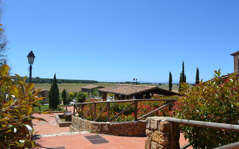Borgo Casa Di Lappi: Eigentum, Himmel, Grundeigentum, Haus, Urlaub, Botanik, Gebäude, Dach, Baum, Zuhause