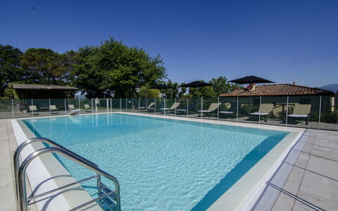 Villa Del Monte: Schwimmbad, Eigentum, Freizeit, Grundeigentum, Resort, Gebäude, Freizeitzentrum, Haus, Urlaub, Zuhause