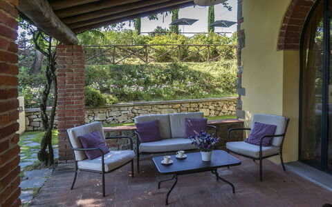 Villa Del Monte: Eigentum, Terrasse, Zimmer, Möbel, Gebäude, Haus, Garten, Interior Design, Hinterhof, Grundeigentum
