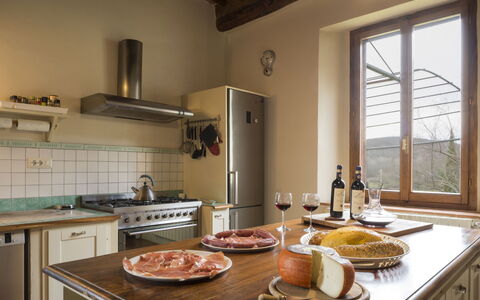 Villa Le Caggia: Countertop, Zimmer, Küche, Eigentum, Möbel, Interior Design, Cabinetry, Gebäude, Haus, Fussboden