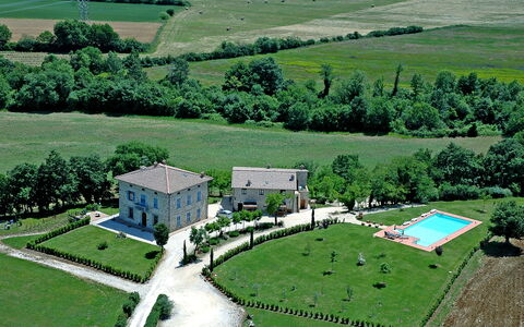 Bazzani Apartments In Siena: Pflanze, Eigentum, Grün, Baum, Gebäude, Natürliche Landschaft, Grundstueck, Gras, Urban Design, Vegetation