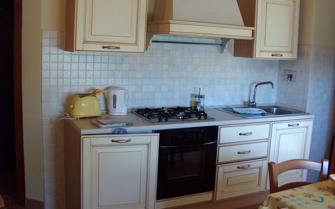 Bazzani Apartments In Siena: Cabinetry, Countertop, Möbel, Eigentum, Sinken, Gebäude, Zapfhahn, Blau, Küche, Holz