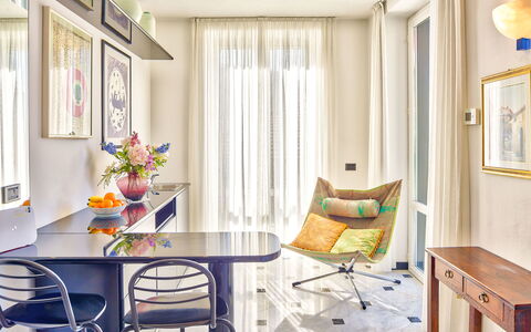 Villa Helvezia - Levanto: Zimmer, Möbel, Interior Design, Eigentum, Vorhang, Wohnzimmer, Gelb, Gebäude, Tabelle, Zuhause