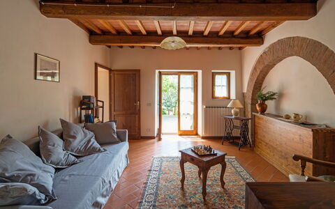 Villa Le Capanne: Zimmer, Eigentum, Gebäude, Interior Design, Möbel, Haus, Decke, Wohnzimmer, Grundeigentum, Estate
