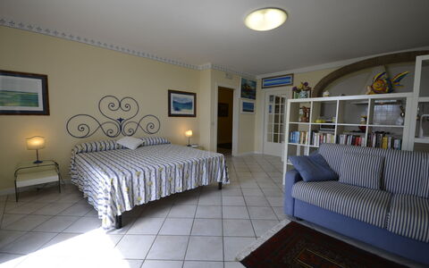 Casale Valentina: Schlafzimmer, Zimmer, Möbel, Bett, Eigentum, Bettdecke, Bettrahmen, Interior Design, Bedding, Gebäude