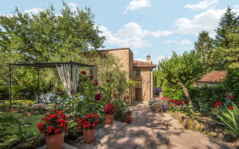 Torre del Cielo: Eigentum, Garten, Zuhause, Grundeigentum, Haus, Garten, Botanik, Wohngebiet, Gebäude, Blume