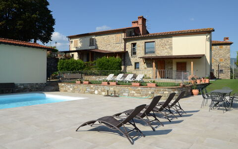 Agriturismo Cincinelli: Eigentum, Gebäude, Haus, Grundeigentum, Zuhause, Schwimmbad, Estate, Möbel, Wohngebiet, Terrasse