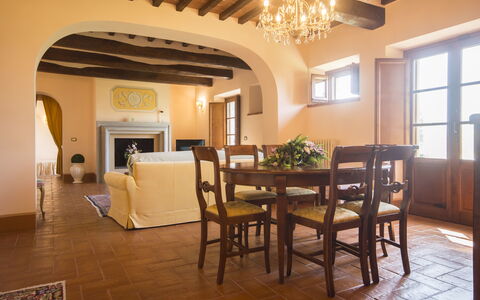 Villa Il Sasso: Zimmer, Eigentum, Gebäude, Interior Design, Möbel, Esszimmer, Decke, Fussboden, Grundeigentum, Empfangshalle