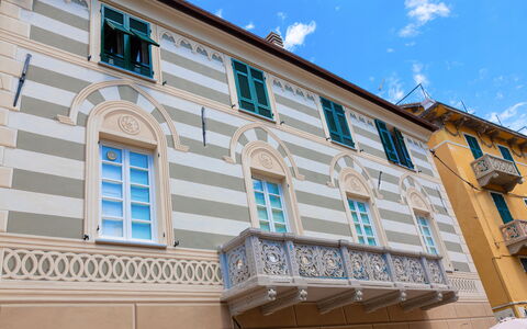 Via Dante Vacanze - Levanto: Verbundwerkstoff, Formen, Design, Farbe, Balkon, Daylighting, Abstellgleis