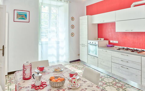 Via Dante Vacanze - Levanto: Zimmer, Eigentum, Interior Design, Möbel, Küche, Rosa, Cabinetry, Gebäude, Fussboden, Fliese