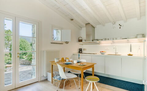 Pignone 150: Möbel, Interior Design, Flooring, Wand, Küche, Holz, Countertop, Decke, Fussboden, Zimmer