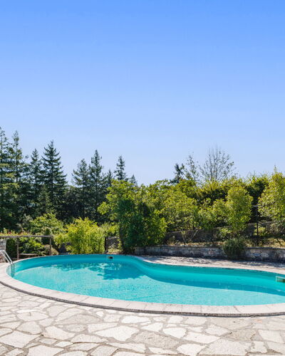 Pignone 150: Blau, Schwimmbad, Gartenmöbel, Flagstone, Resort, Schatten, Eco Hotel, Garten, Landscaping, Hinterhof