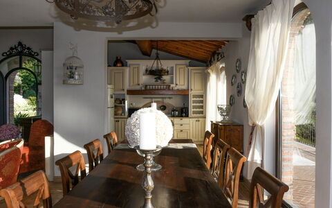Villa Di Cinzia: Zimmer, Interior Design, Eigentum, Gebäude, Möbel, Esszimmer, Zuhause, Decke, Haus, Wohnzimmer