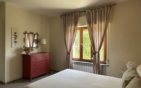 Gli Appartamenti Di Manuela: Möbel, Eigentum, Cabinetry, Komfort, Holz, Fenster, Schatten, Beleuchtung, Textil, Bettrahmen