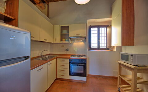 Pozzo Dei Desideri: Countertop, Zimmer, Cabinetry, Küche, Eigentum, Möbel, Gebäude, Herd, Fussboden, Hartholz