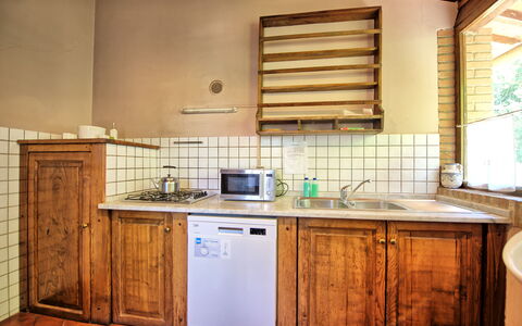 Montegufoni: Holz, Countertop, Interior Design, Flooring, Küche, Möbel, Cabinetry, Fussboden, Zimmer, Armatur