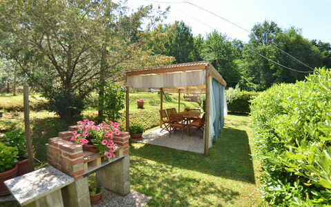 La Piccola Margherita: Eigentum, Garten, Hinterhof, Hütte, Haus, Garten, Grundeigentum, Gebäude, Gras, Ländliches Gebiet