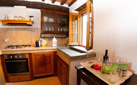 Alla Piazzetta Proprietà: Countertop, Möbel, Cabinetry, Zimmer, Eigentum, Küche, Gebäude, Haus, Interior Design, Grundeigentum