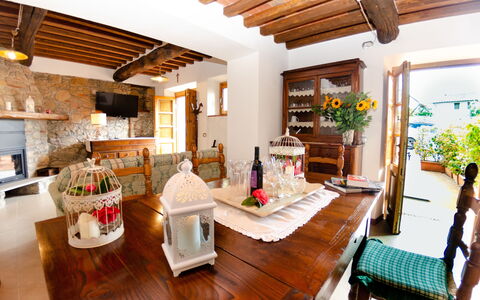 Alla Piazzetta Proprietà: Eigentum, Zimmer, Gebäude, Interior Design, Haus, Möbel, Decke, Grundeigentum, Wohnzimmer, Zuhause