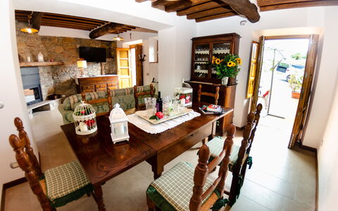 Alla Piazzetta Proprietà: Eigentum, Zimmer, Gebäude, Esszimmer, Möbel, Haus, Tabelle, Interior Design, Grundeigentum, Decke