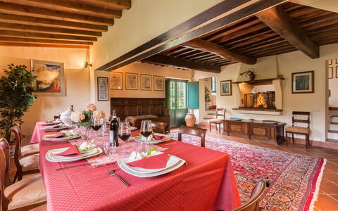 Villa Roncovisi: Eigentum, Zimmer, Gebäude, Interior Design, Grundeigentum, Esszimmer, Restaurant, Haus, Möbel, Tabelle